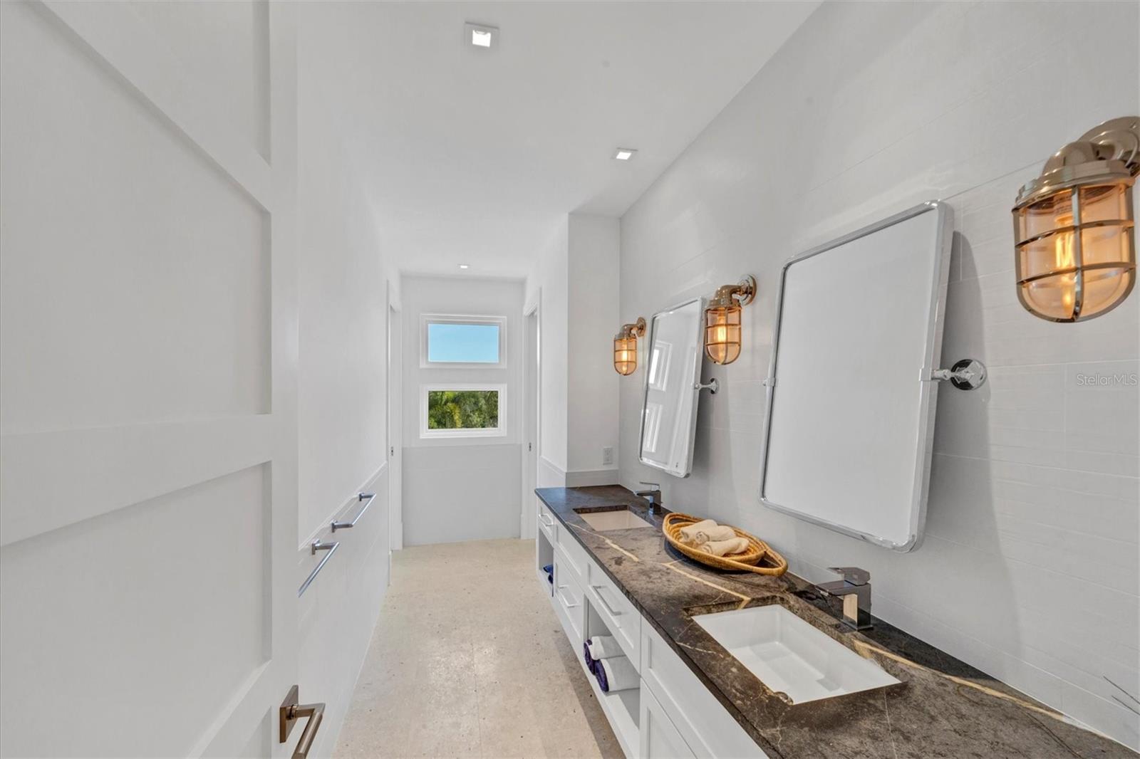 D6134421 Property Photo