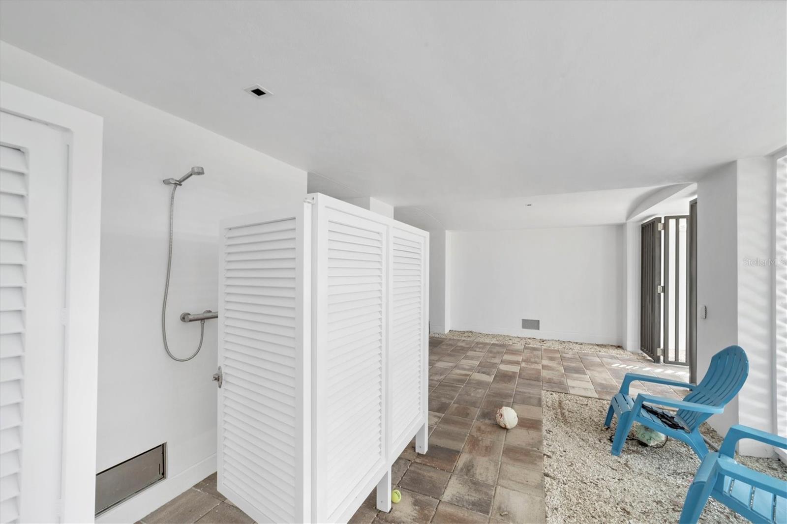 D6134421 Property Photo