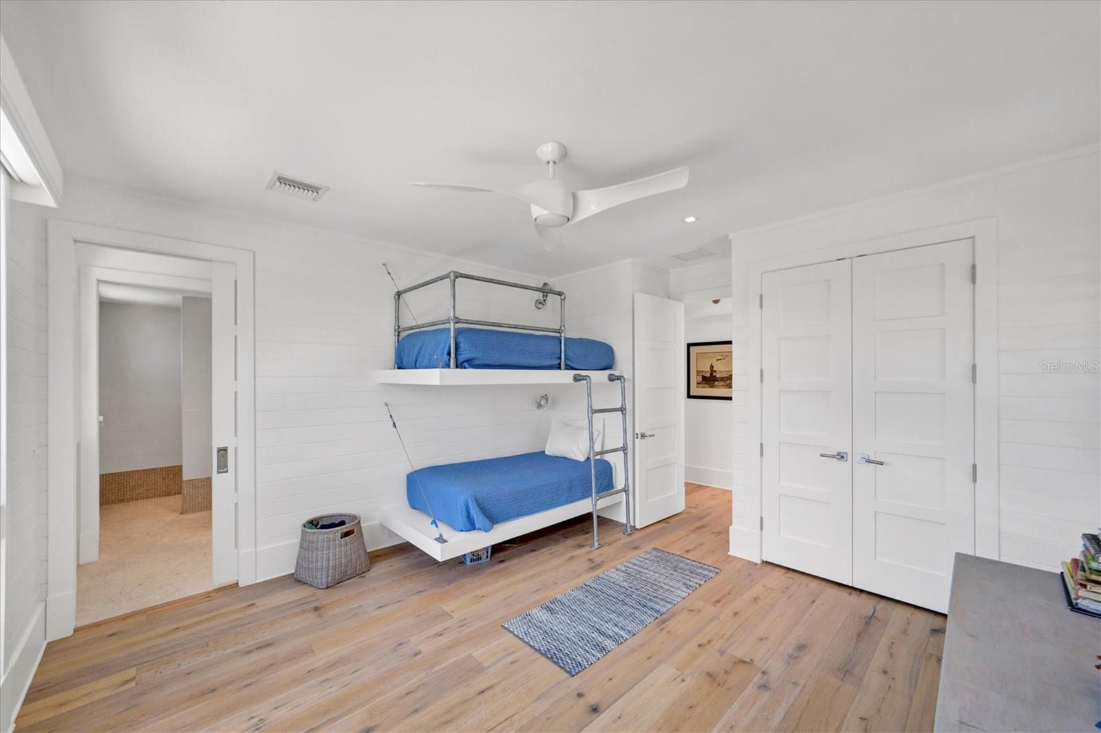 D6134421 Property Photo