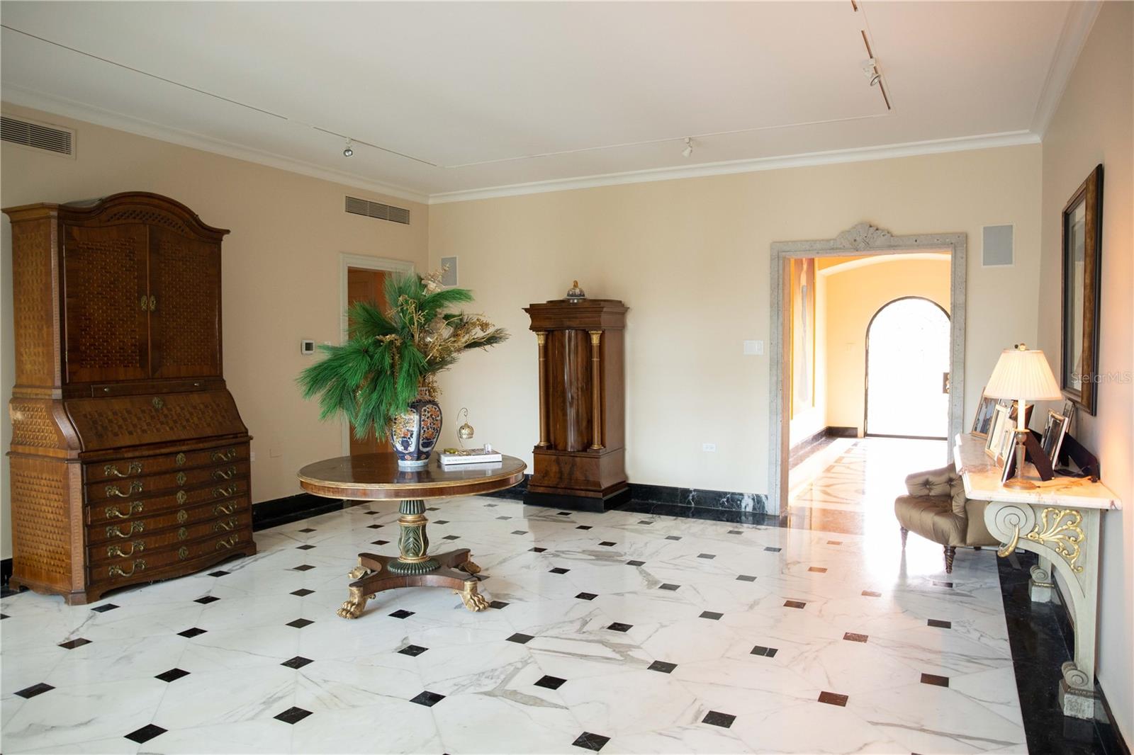 PR9104086 Property Photo