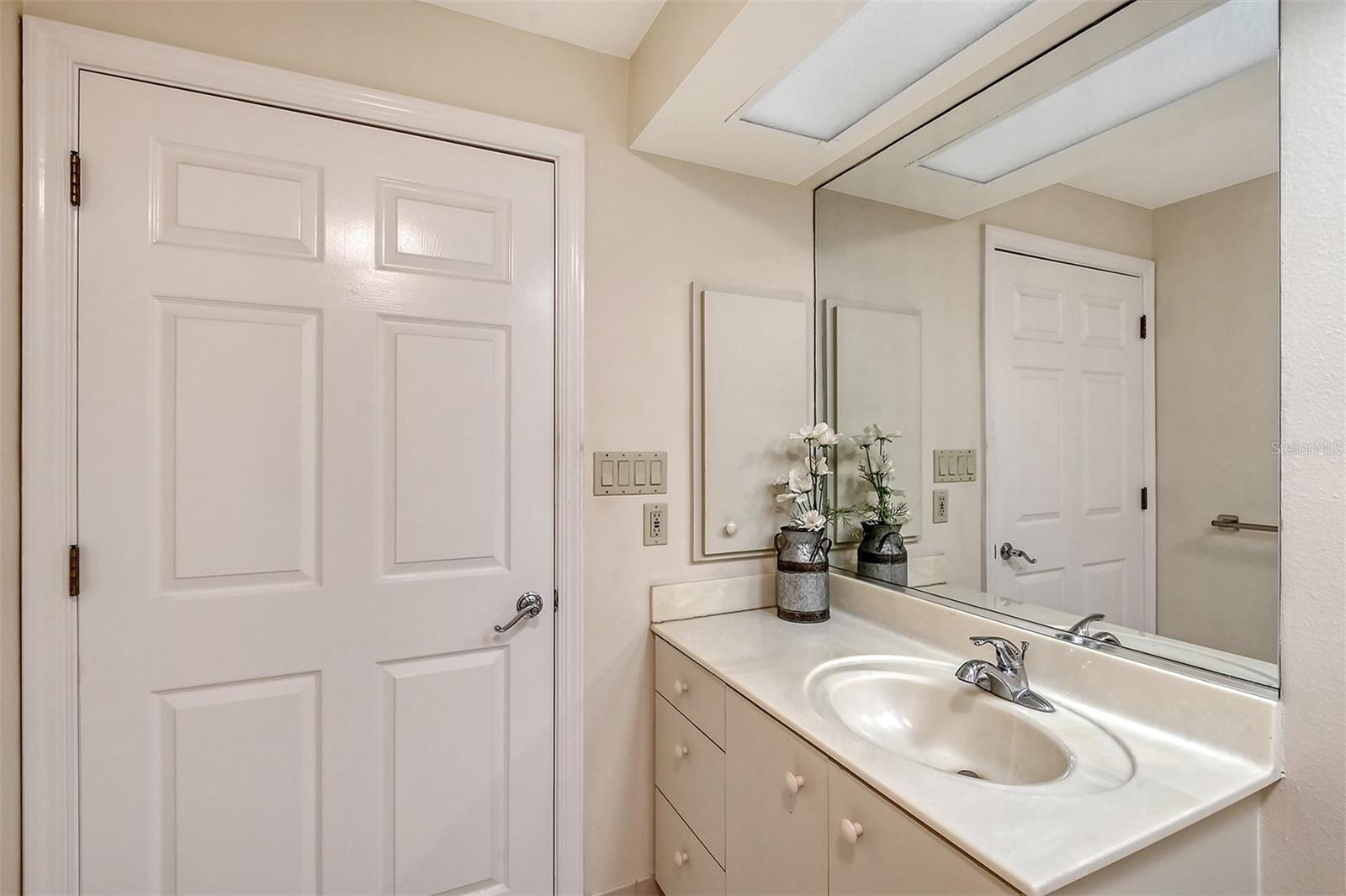 3731 SARASOTA SQUARE BLVD #105-D, SARASOTA, FL, 34238
