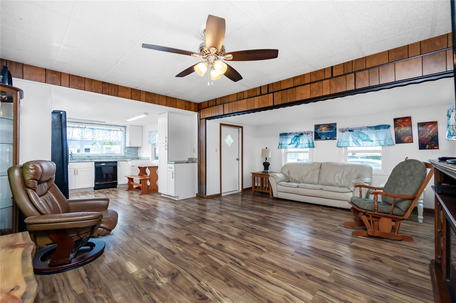 D6134480 Property Photo