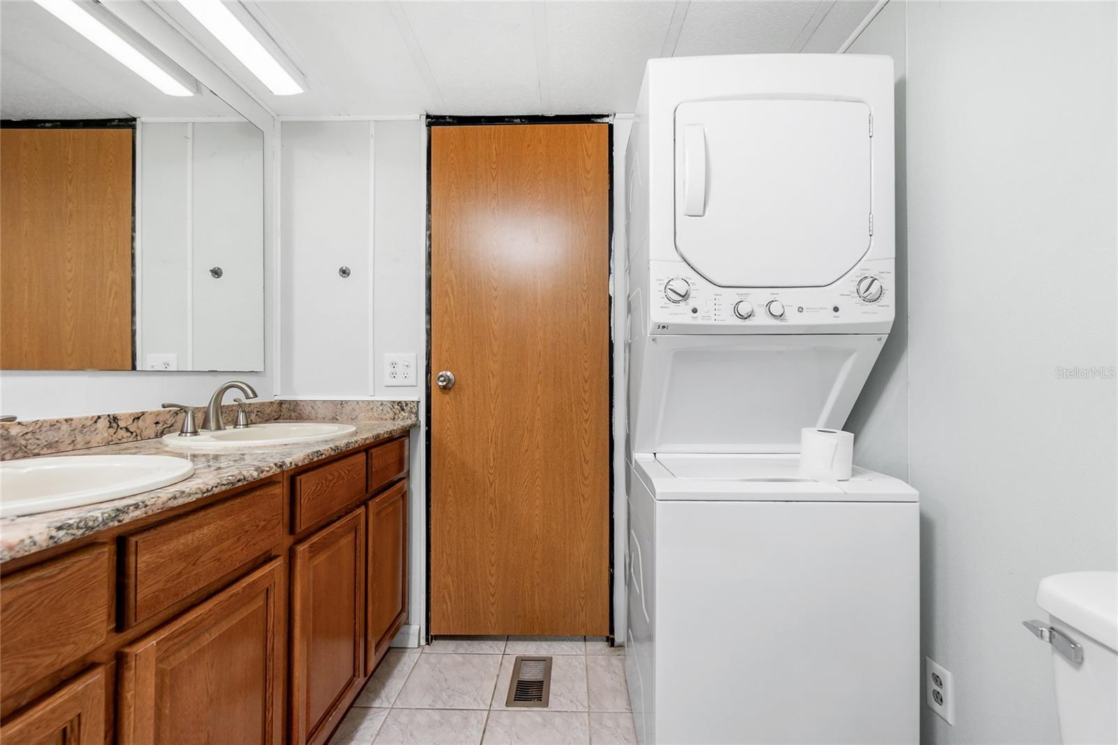 D6134480 Property Photo