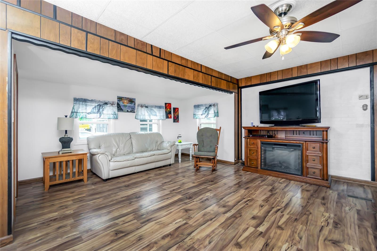 D6134480 Property Photo