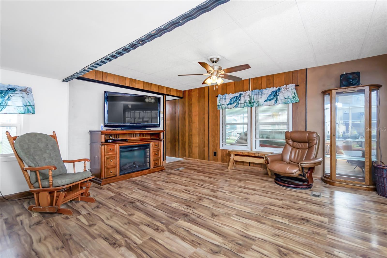 D6134480 Property Photo