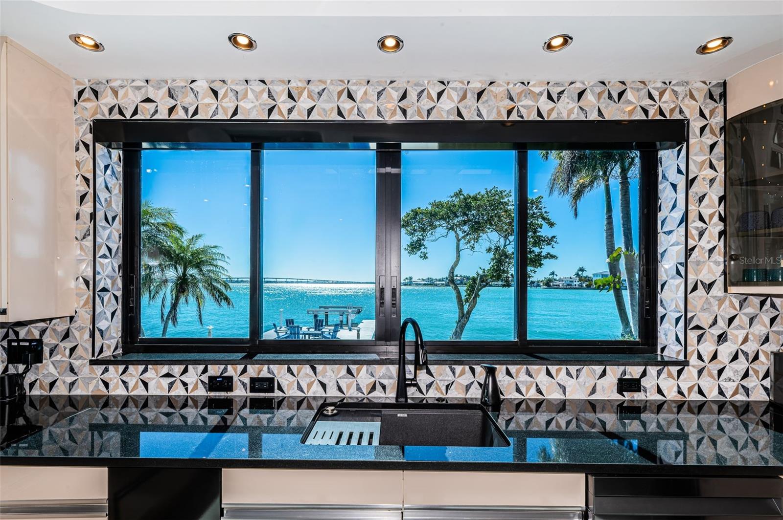 516 BELLE ISLE AVE, BELLEAIR BEACH, FL, 33786