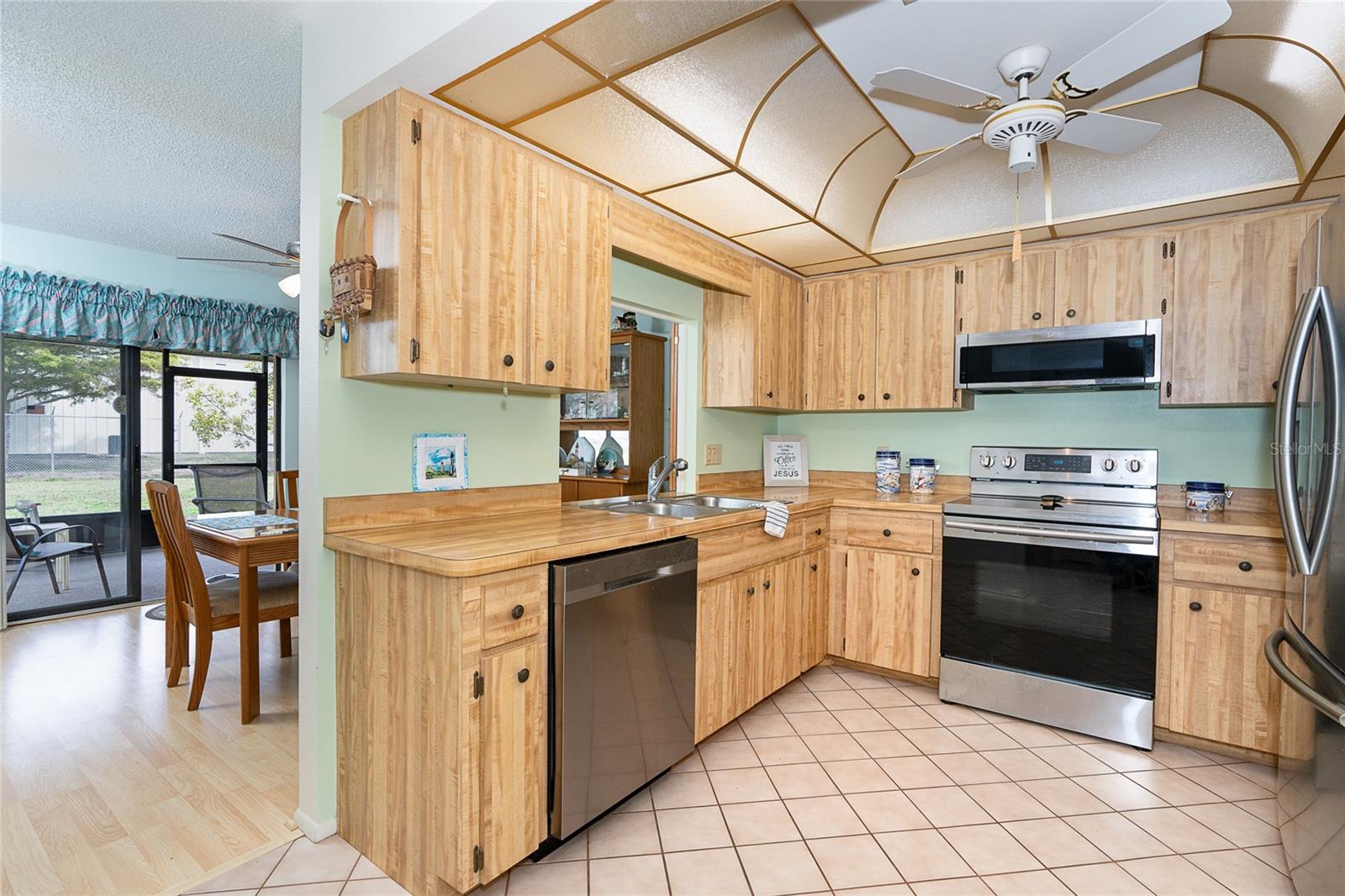 208 HIGH POINT DR #B, ENGLEWOOD, FL, 34223