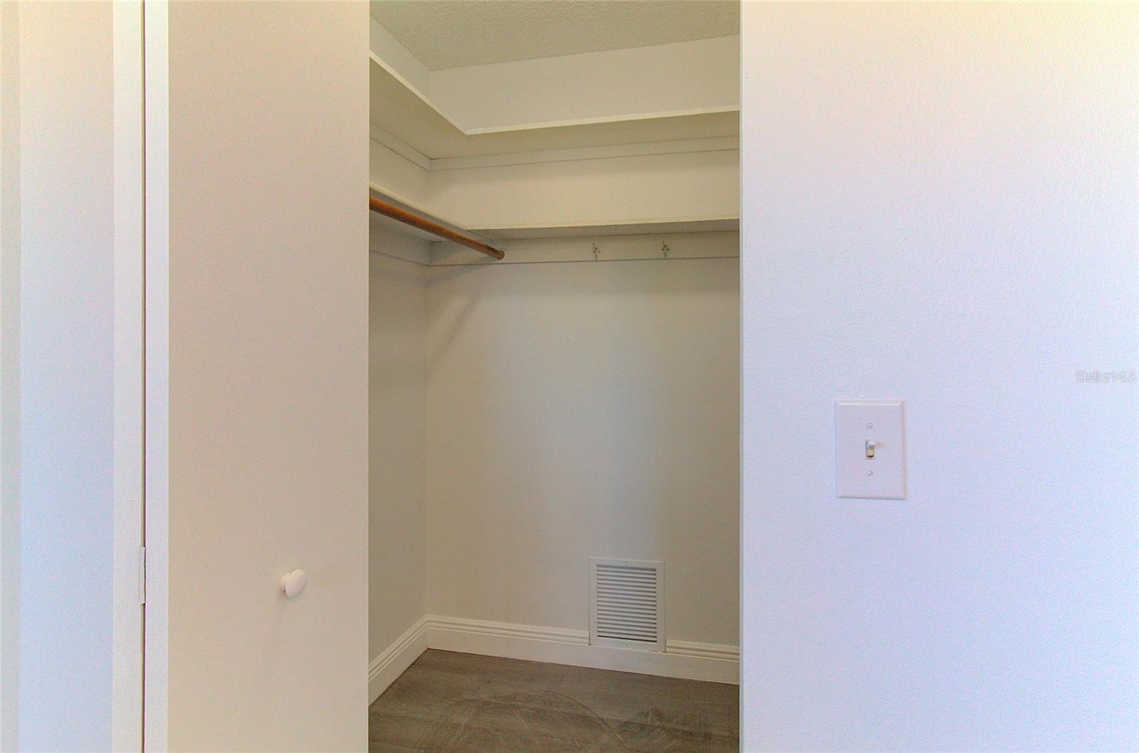 5750 80TH ST N #B208, ST PETERSBURG, FL, 33709