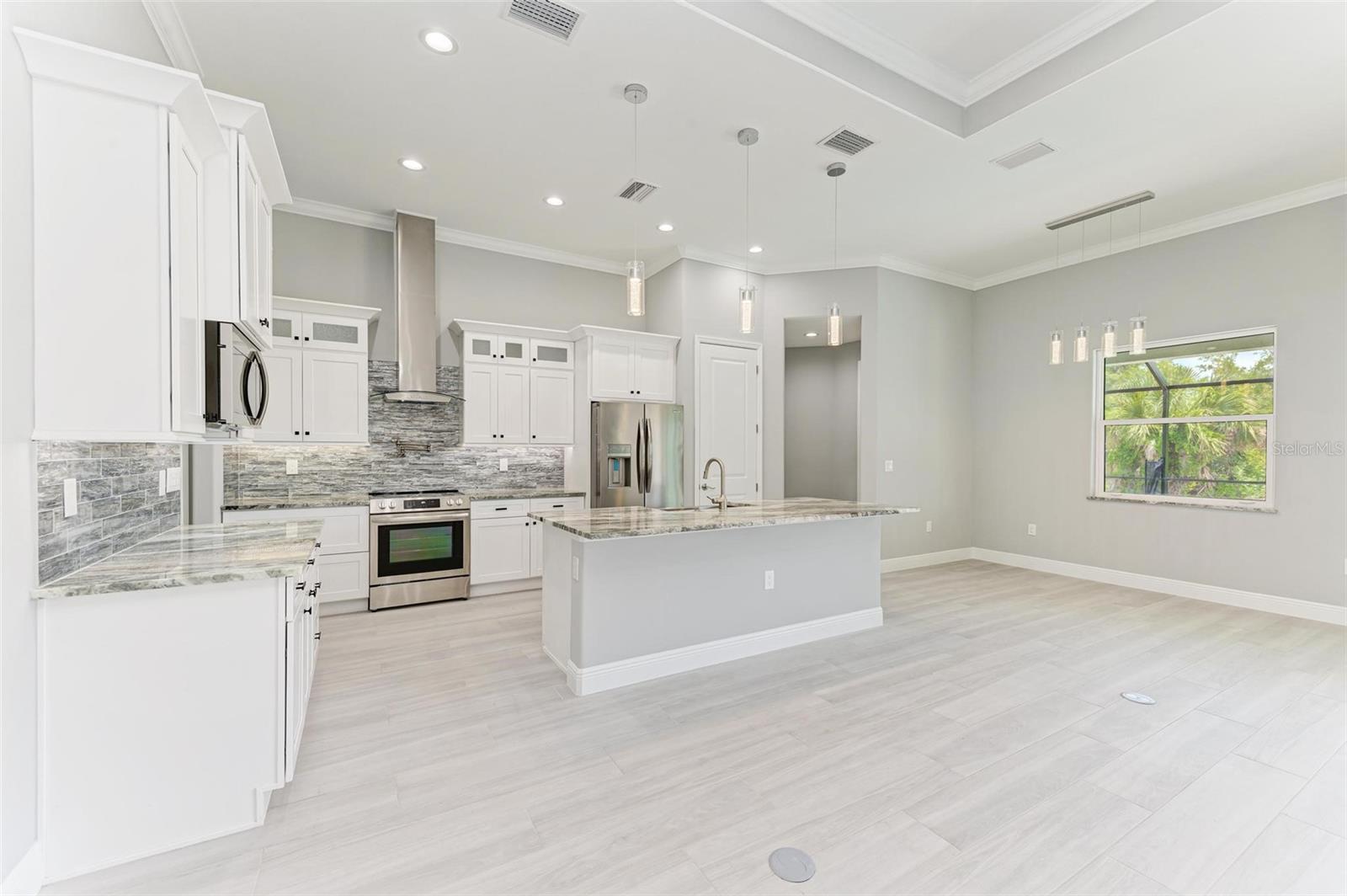 9293 PANAMA CIR, PORT CHARLOTTE, FL, 33981