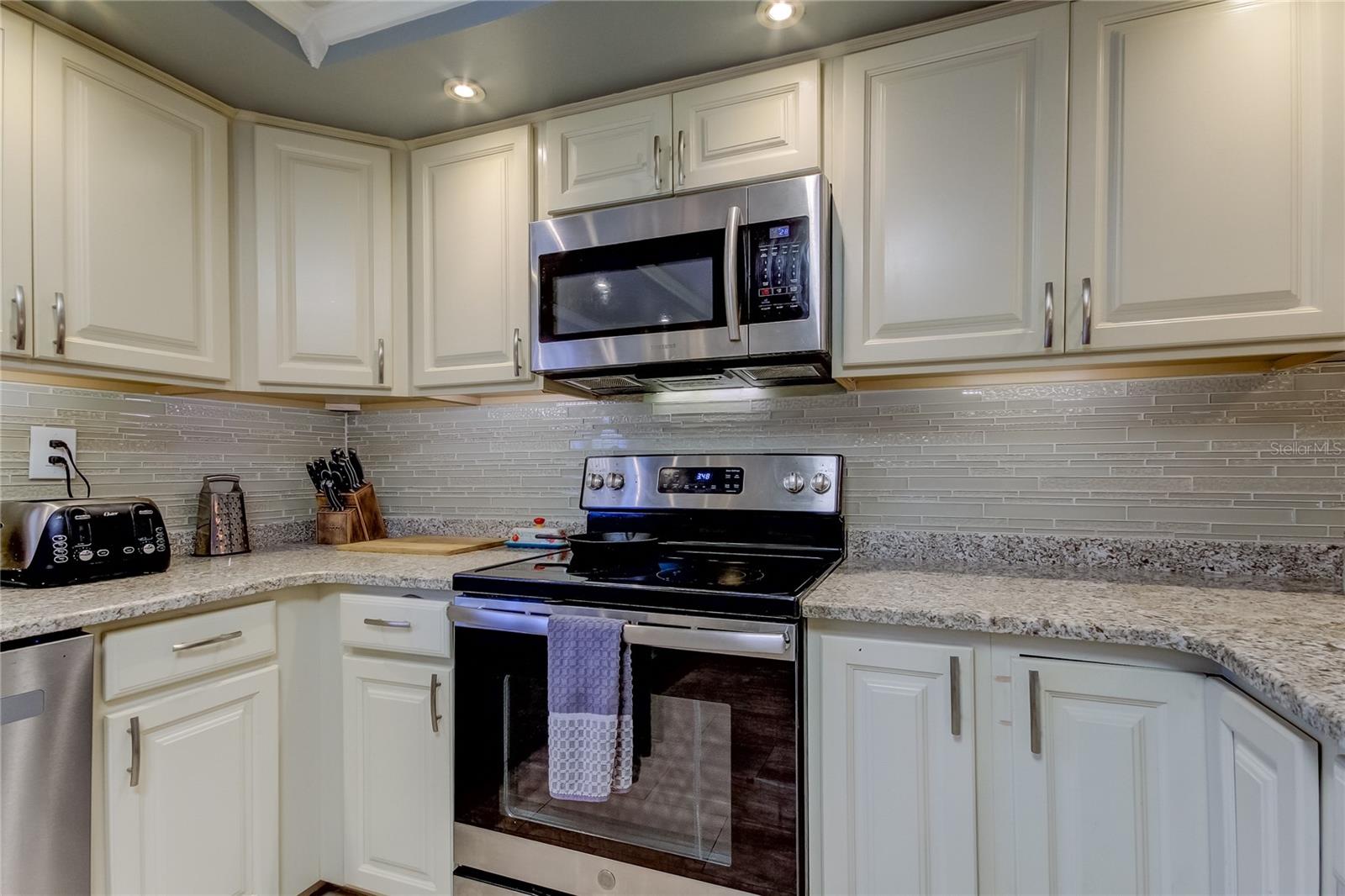 9900 ISLAND HARBOR DR, PORT RICHEY, FL, 34668