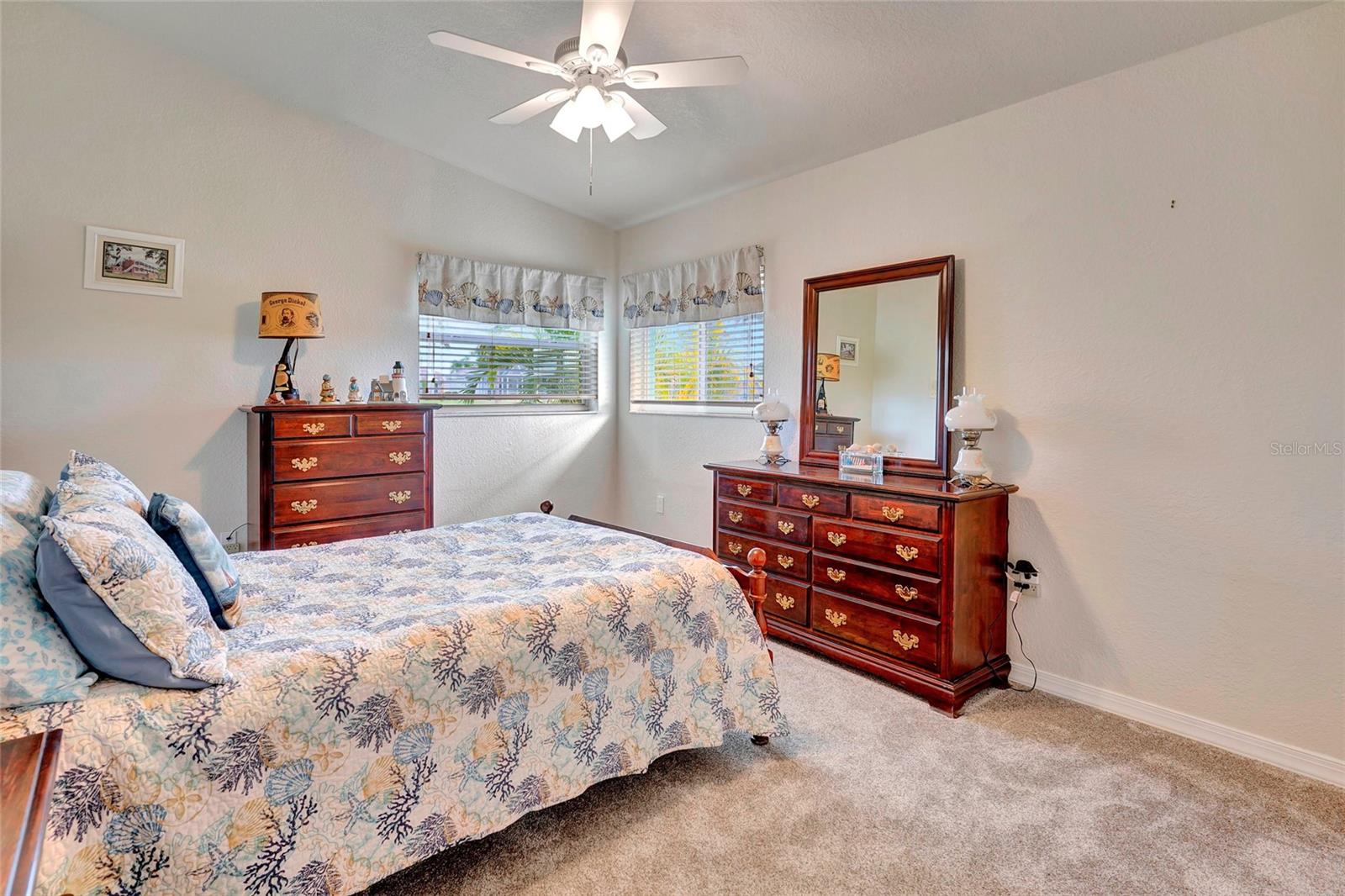 555 ROTONDA CIR, ROTONDA WEST, FL, 33947