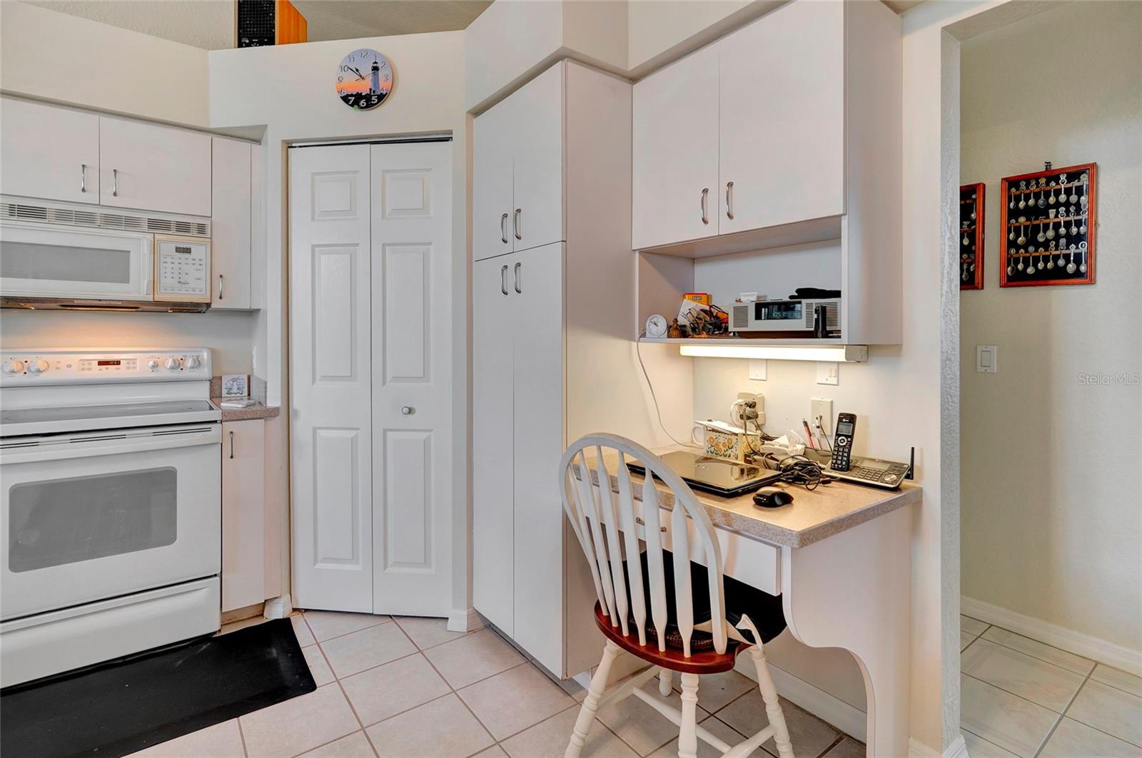 555 ROTONDA CIR, ROTONDA WEST, FL, 33947