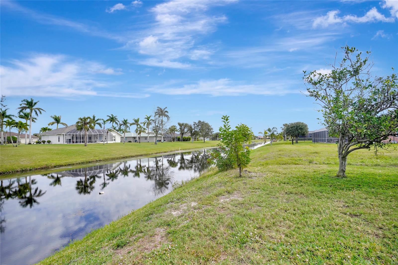 555 ROTONDA CIR, ROTONDA WEST, FL, 33947