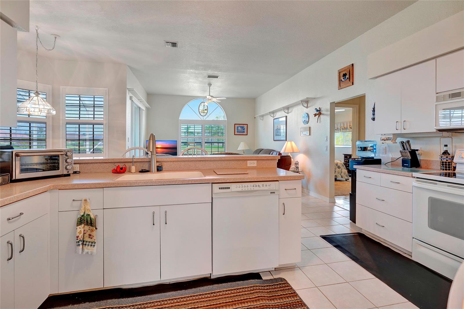 555 ROTONDA CIR, ROTONDA WEST, FL, 33947