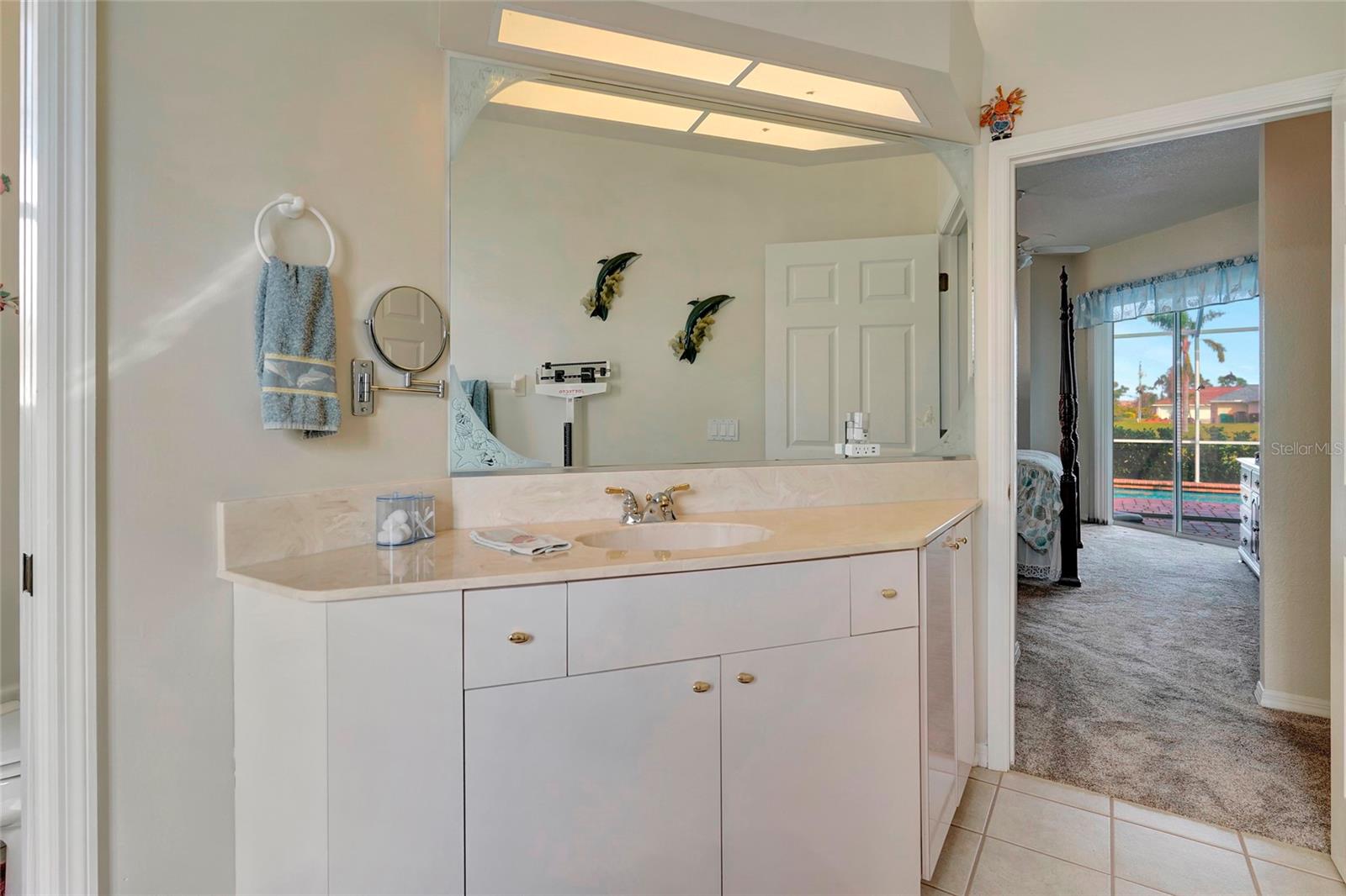 555 ROTONDA CIR, ROTONDA WEST, FL, 33947