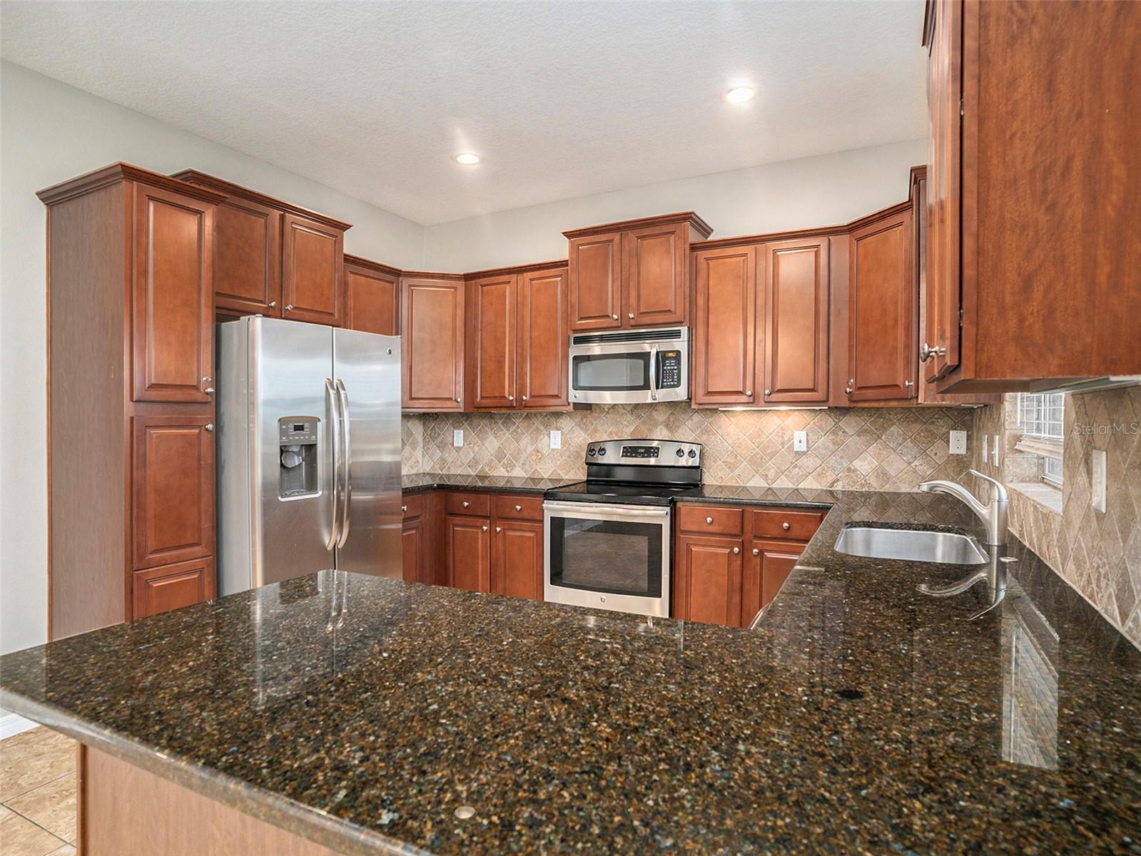541 VISTA RIDGE DR, RUSKIN, FL, 33570