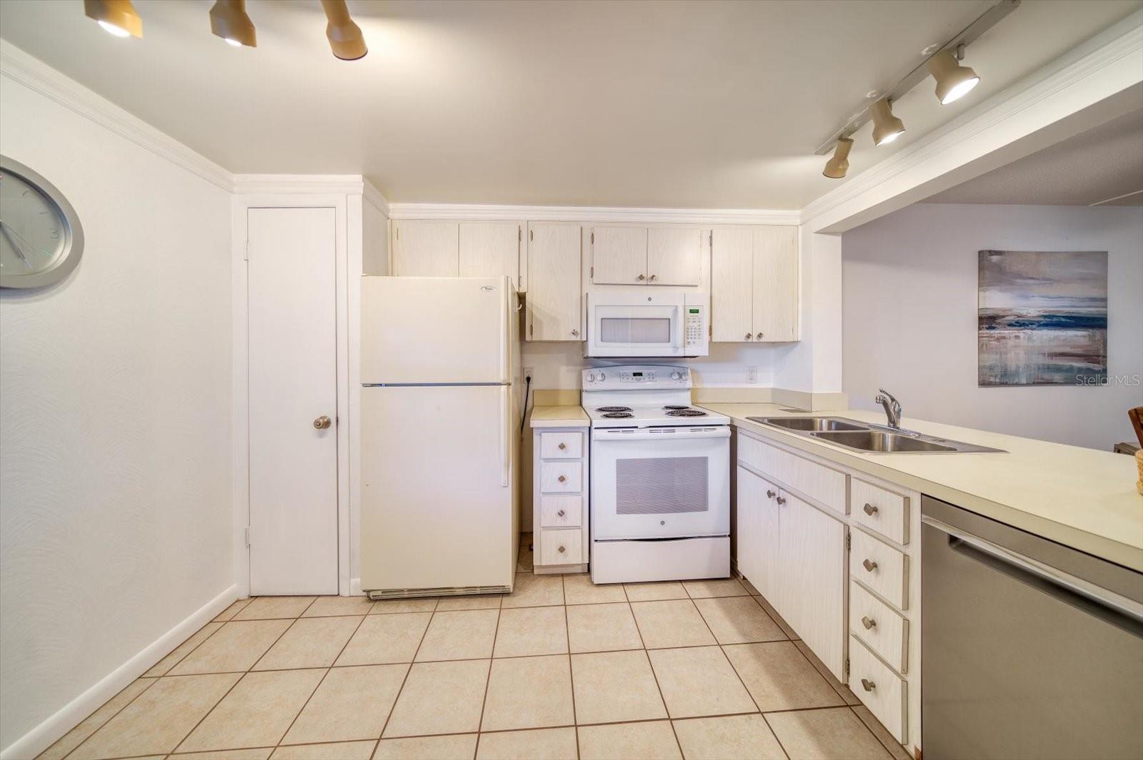 12300 VONN RD #2202, LARGO, FL, 33774