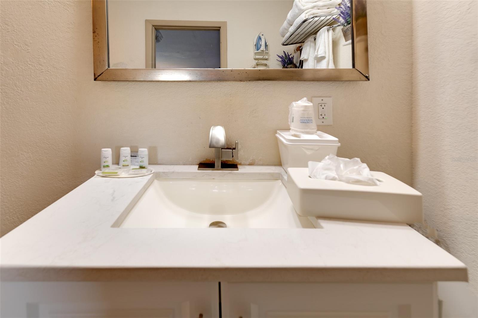 7150 N TAMIAMI TRL #S-606, SARASOTA, FL, 34243