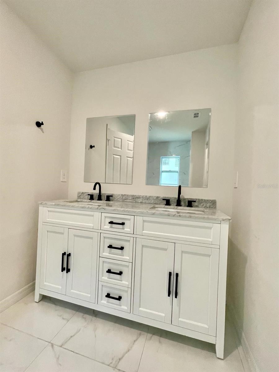 404 ST JOHNS LN, POINCIANA, FL, 34759