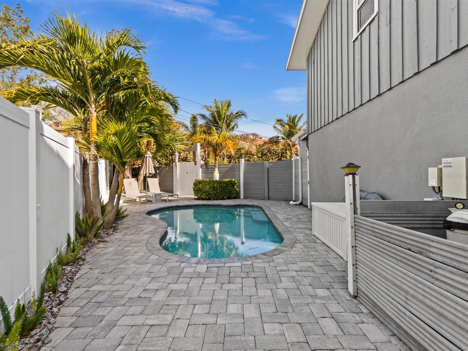 104 KLOSTERMAN RD W, PALM HARBOR, FL, 34683
