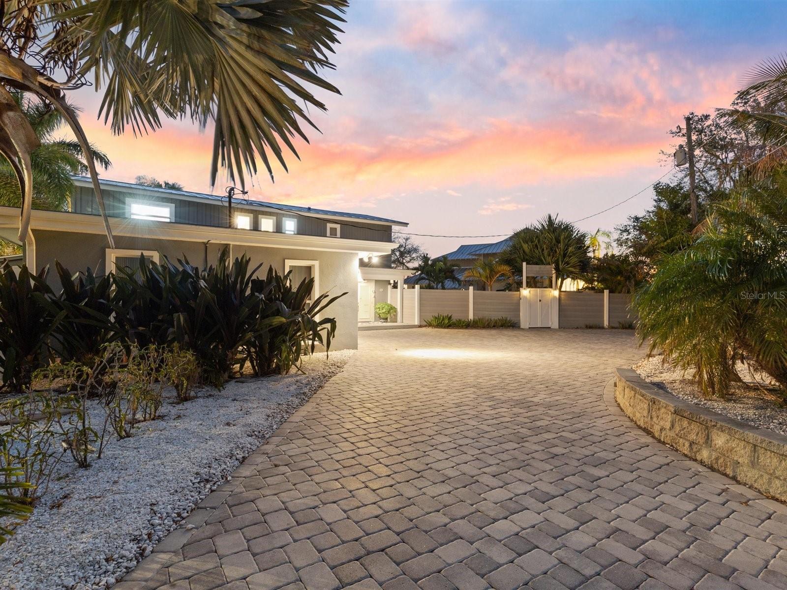 104 KLOSTERMAN RD W, PALM HARBOR, FL, 34683