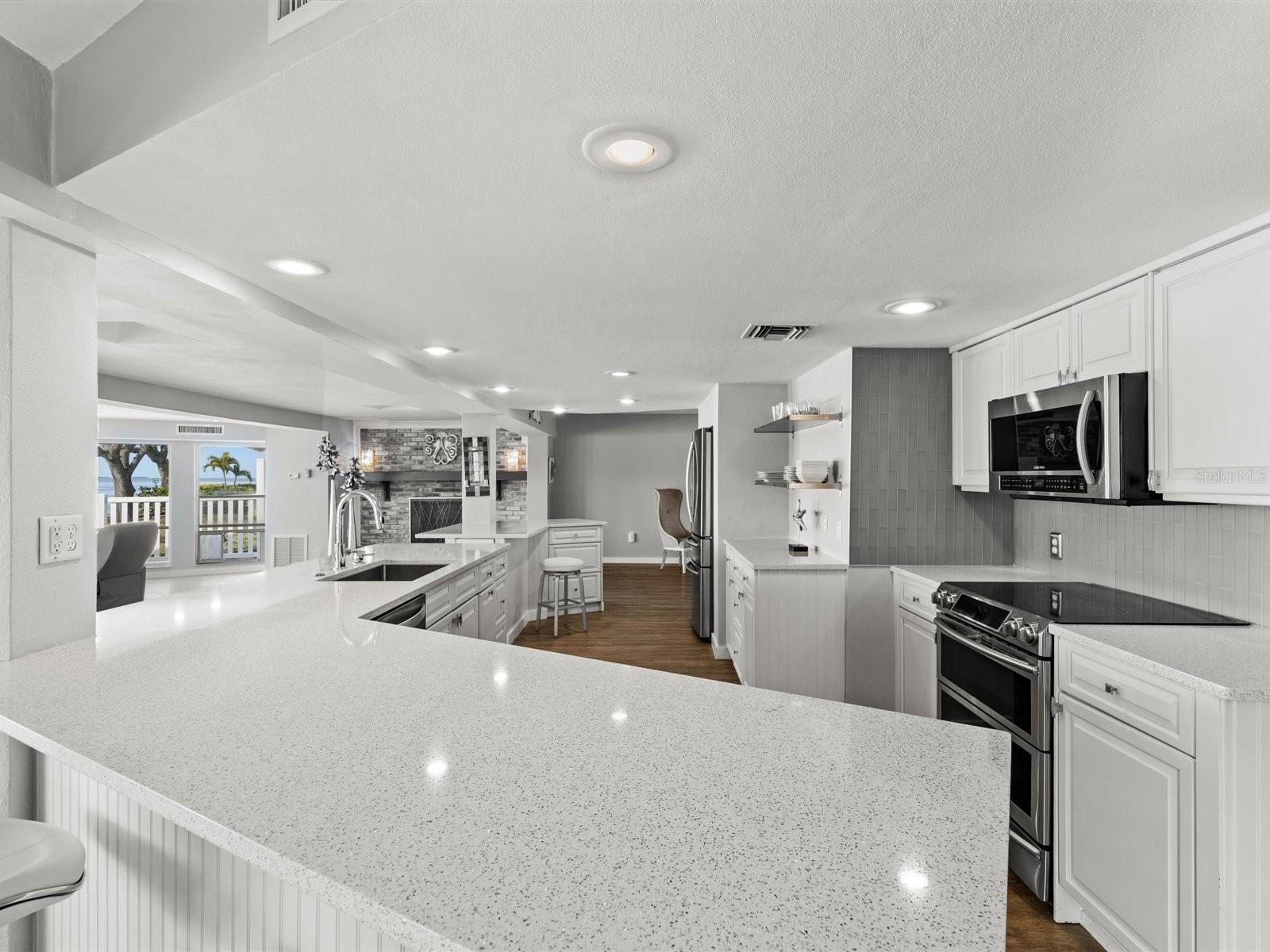 104 KLOSTERMAN RD W, PALM HARBOR, FL, 34683