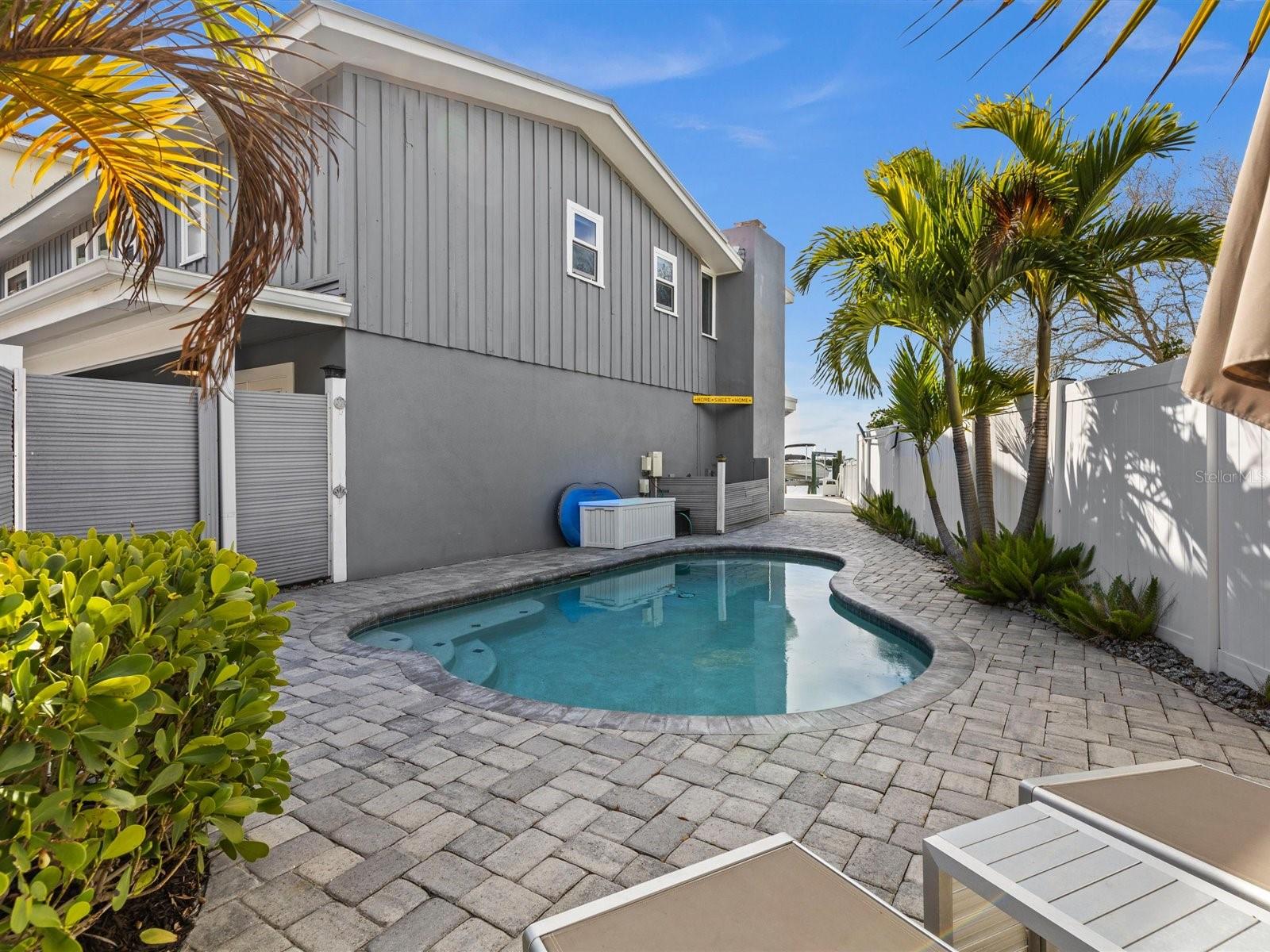 104 KLOSTERMAN RD W, PALM HARBOR, FL, 34683