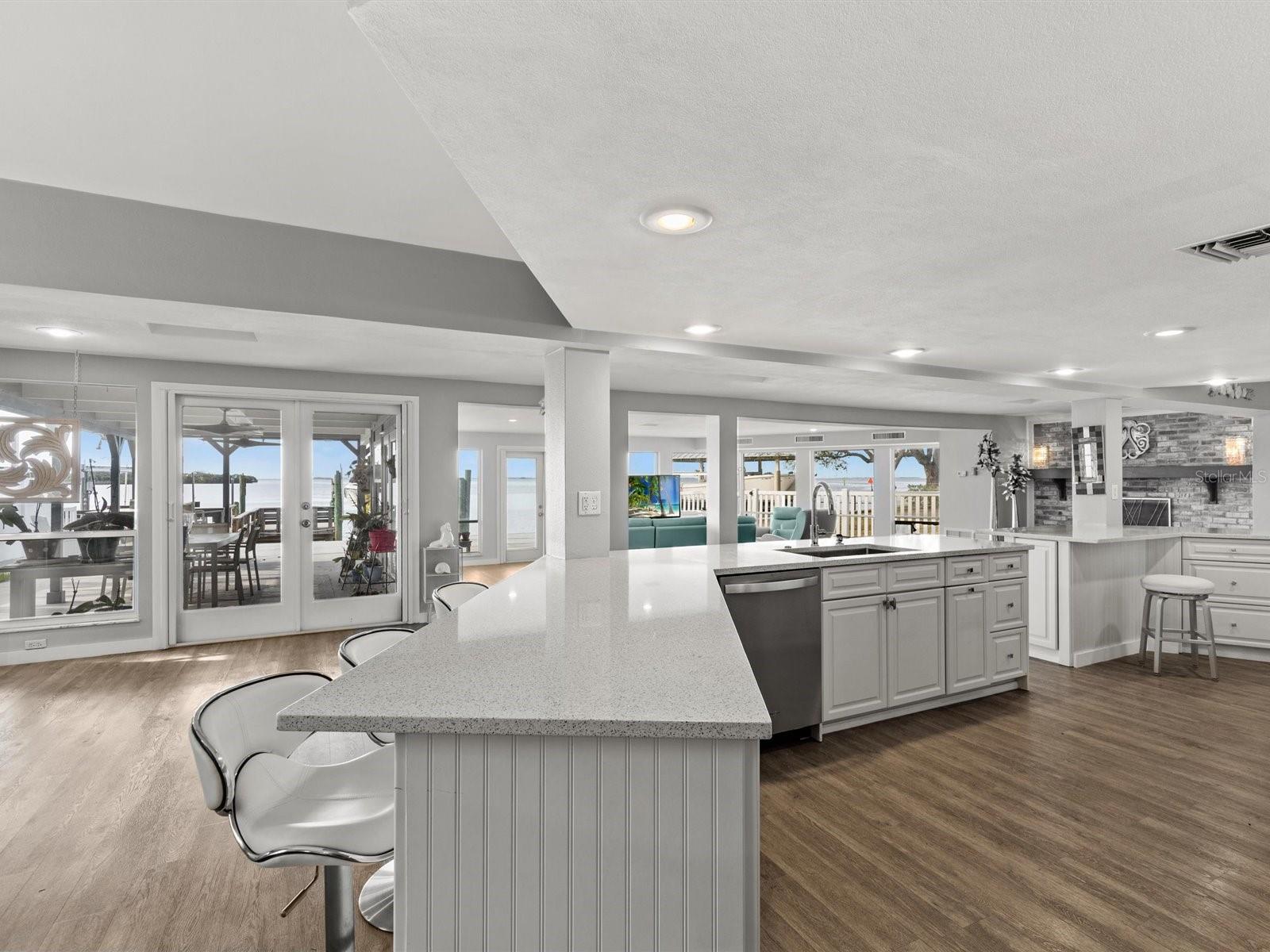 104 KLOSTERMAN RD W, PALM HARBOR, FL, 34683