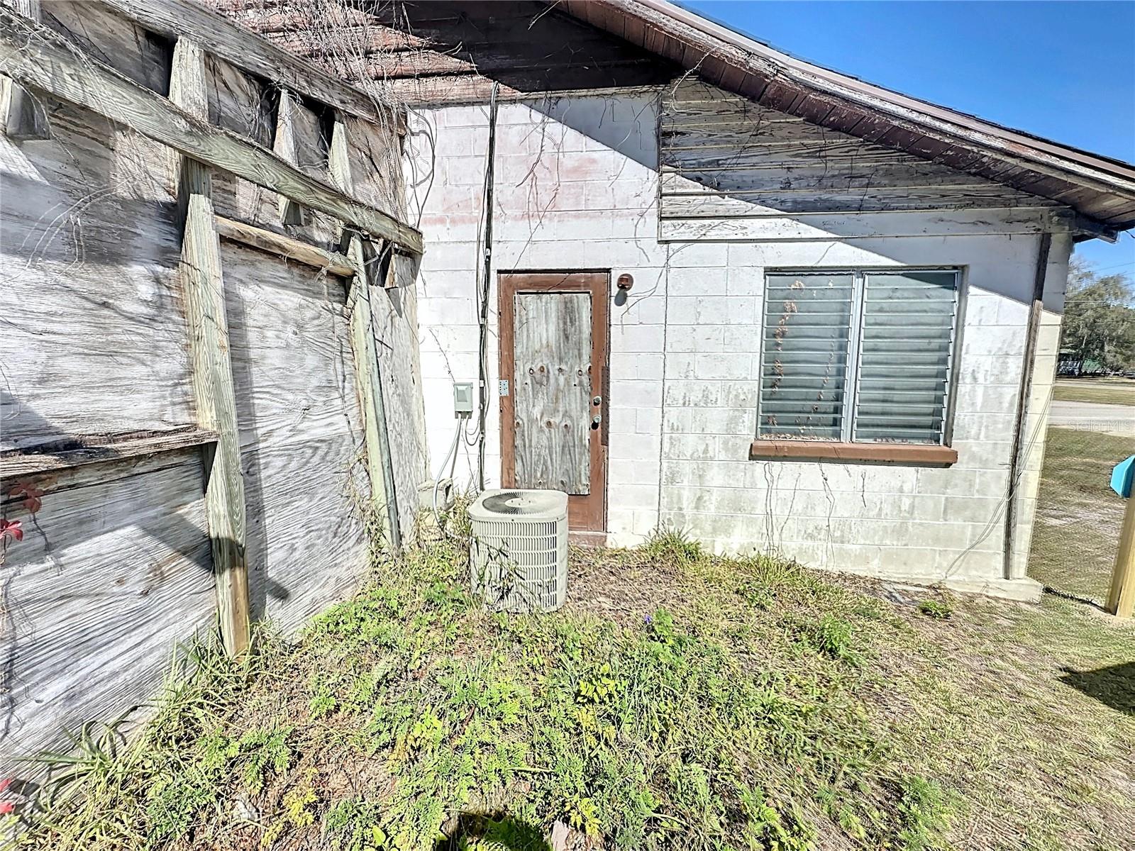 110 REYNOLDS RD, DE LEON SPRINGS, FL, 32130