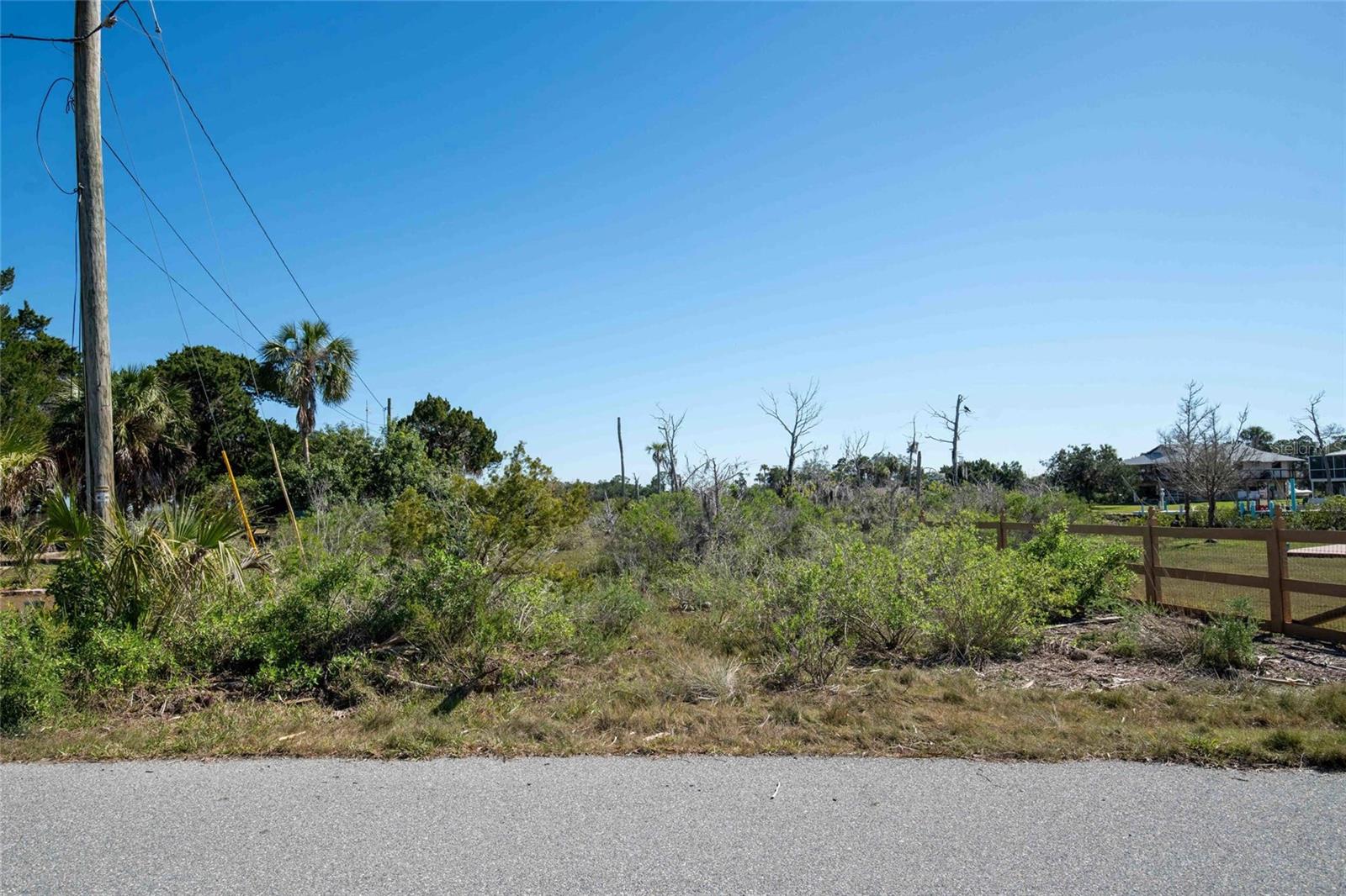 537 N LAKE CIR, CRYSTAL RIVER, FL, 34429