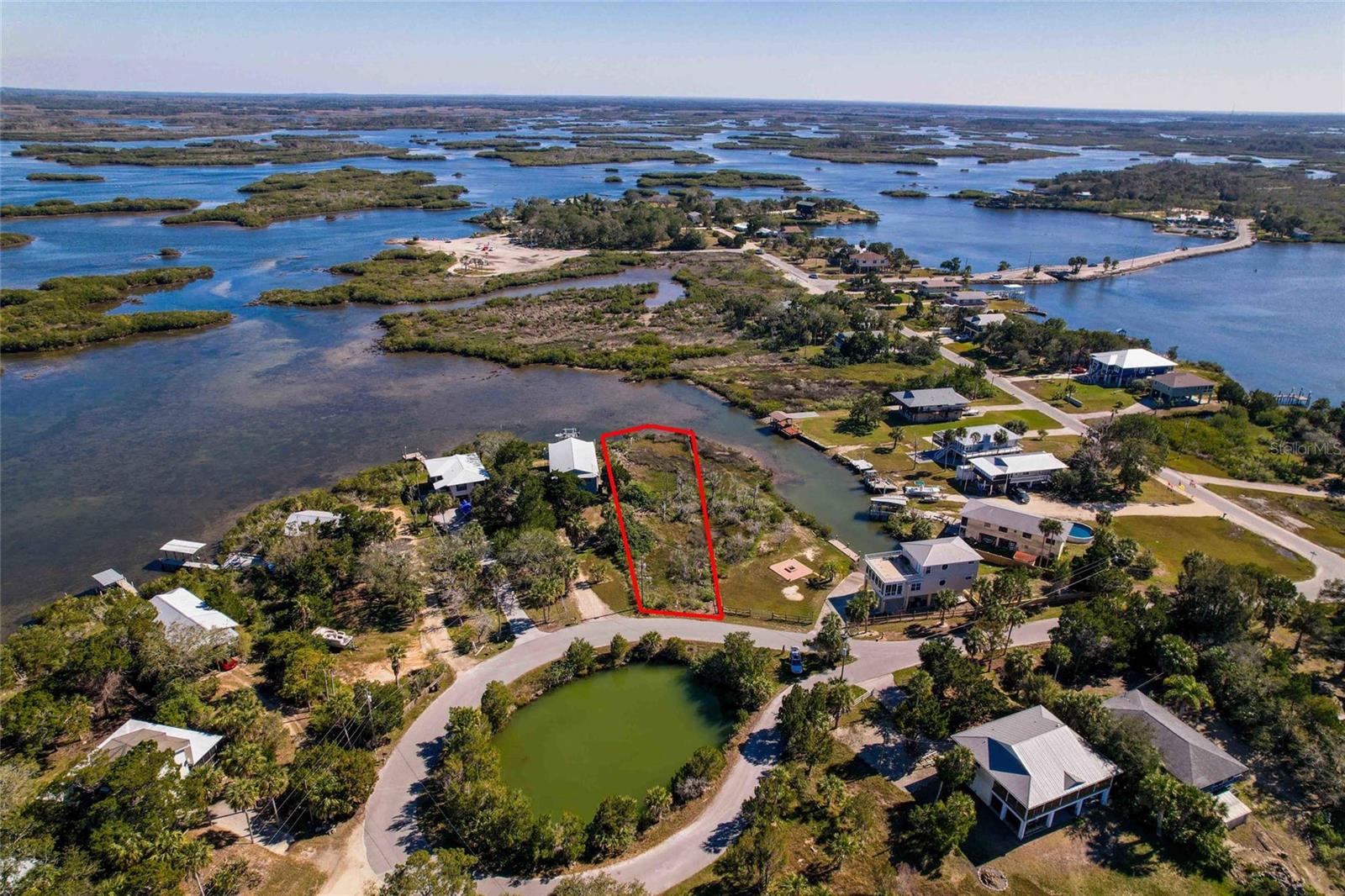 537 N LAKE CIR, CRYSTAL RIVER, FL, 34429