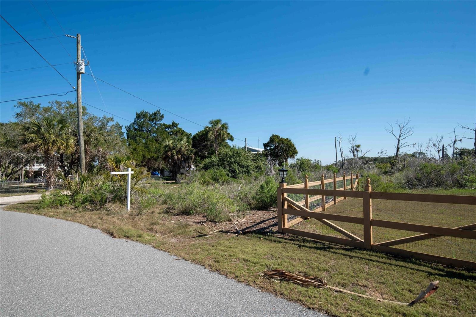 537 N LAKE CIR, CRYSTAL RIVER, FL, 34429