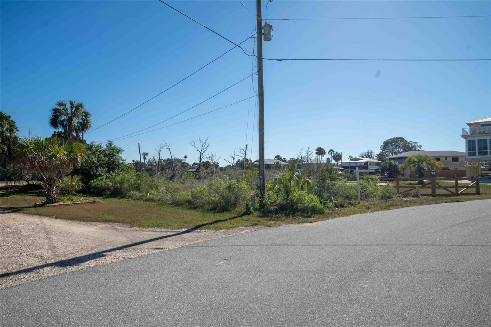537 N LAKE CIR, CRYSTAL RIVER, FL, 34429