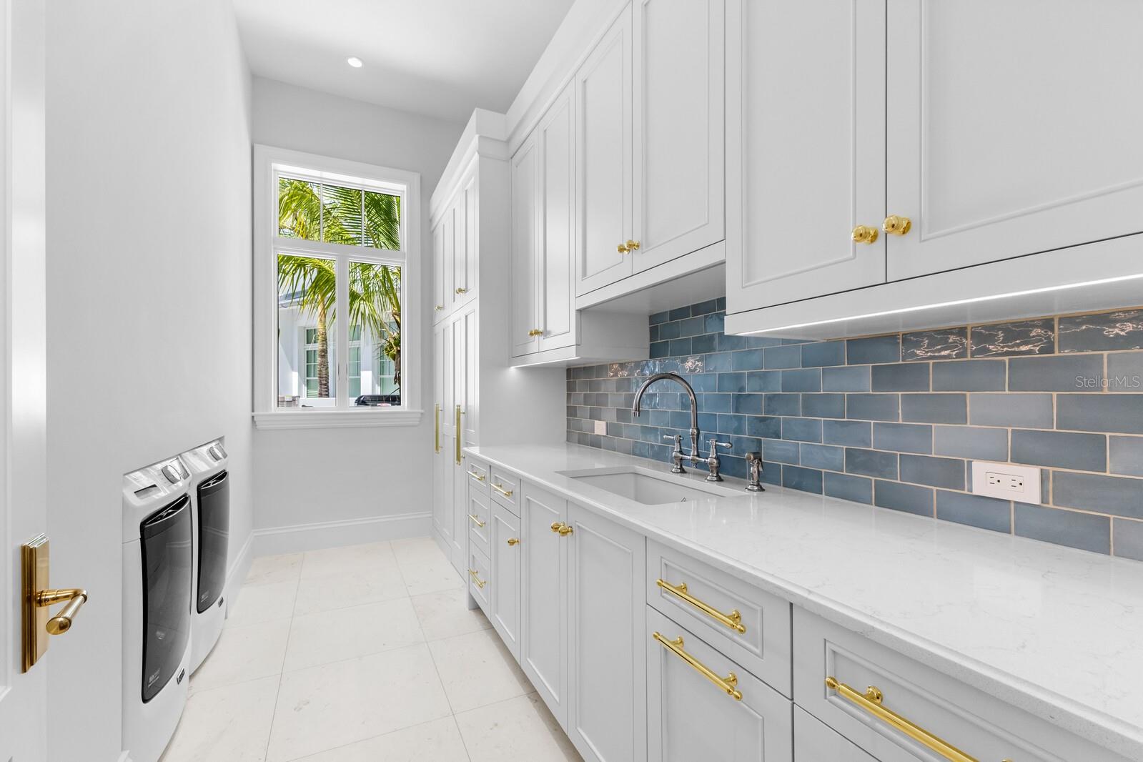 D6134942 Property Photo