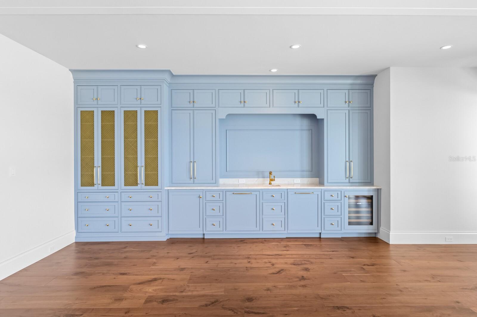 D6134942 Property Photo