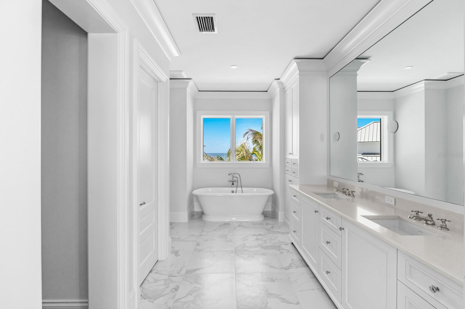 D6134942 Property Photo