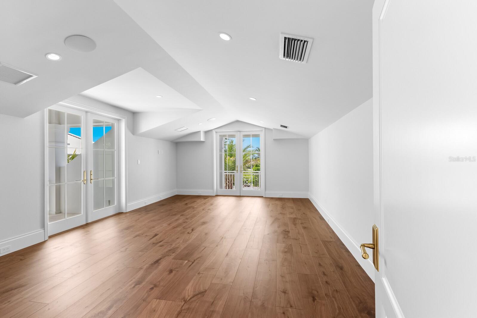 D6134942 Property Photo