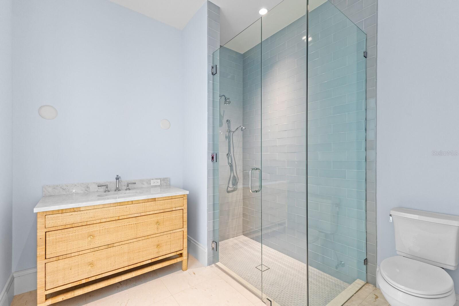 D6134942 Property Photo