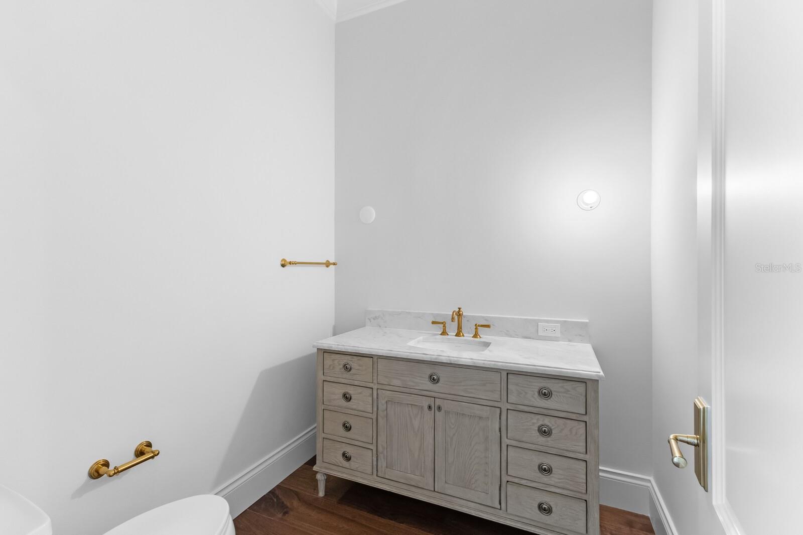 D6134942 Property Photo