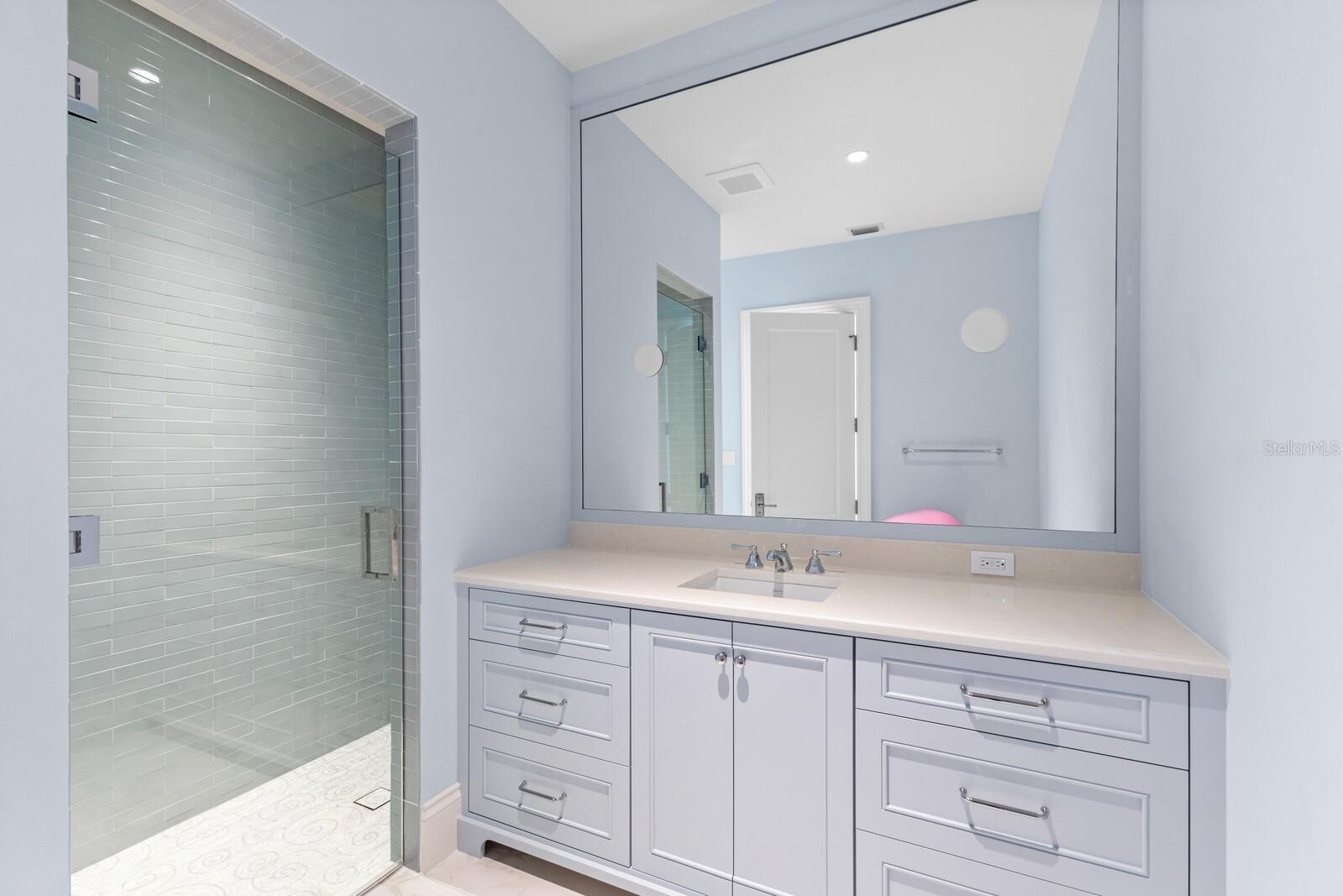 D6134942 Property Photo