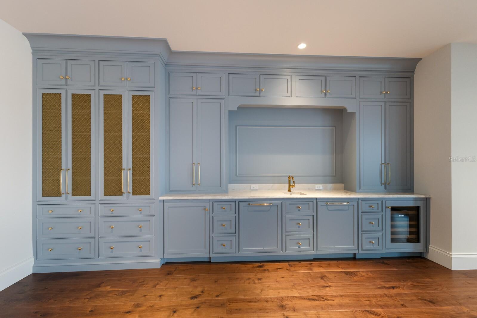 D6134942 Property Photo