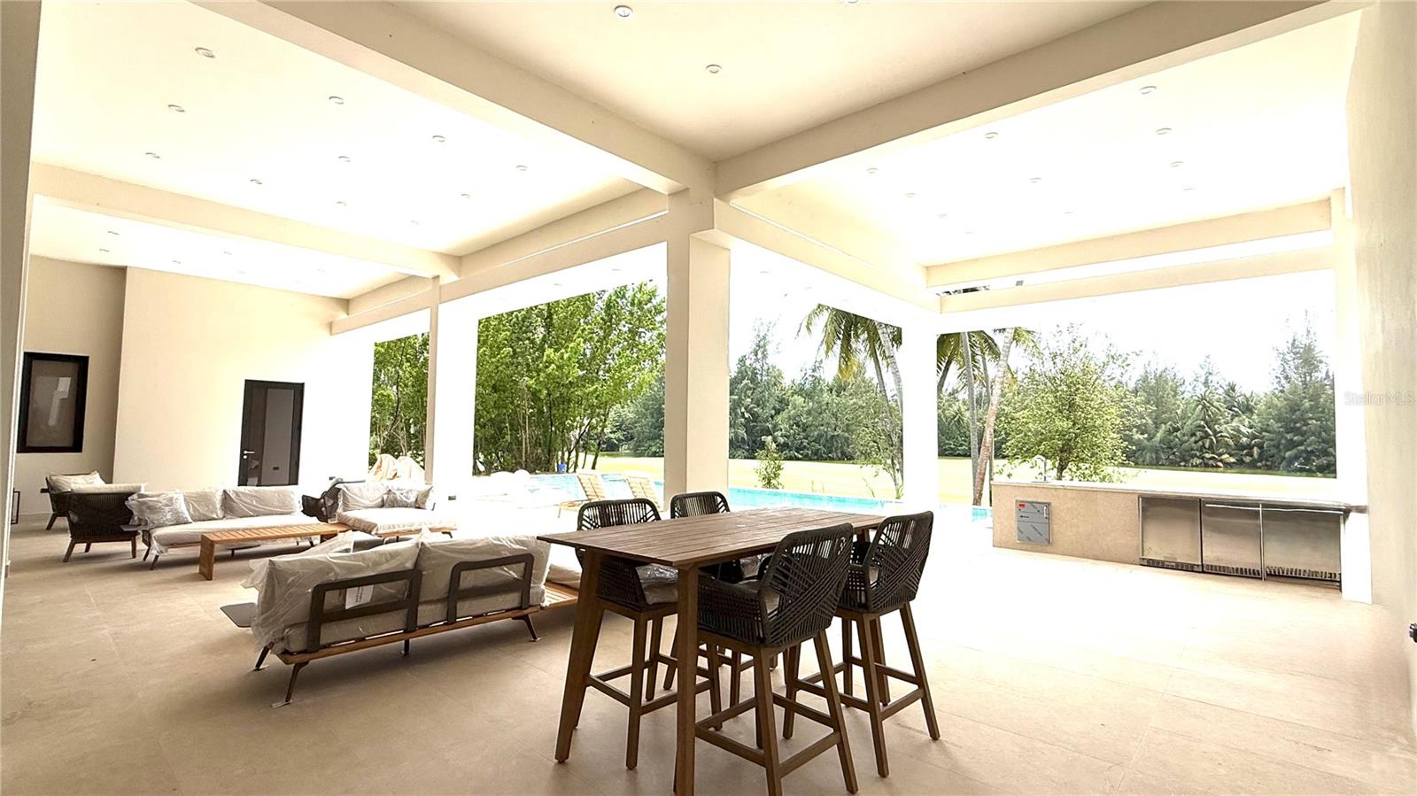 PR9104556 Property Photo