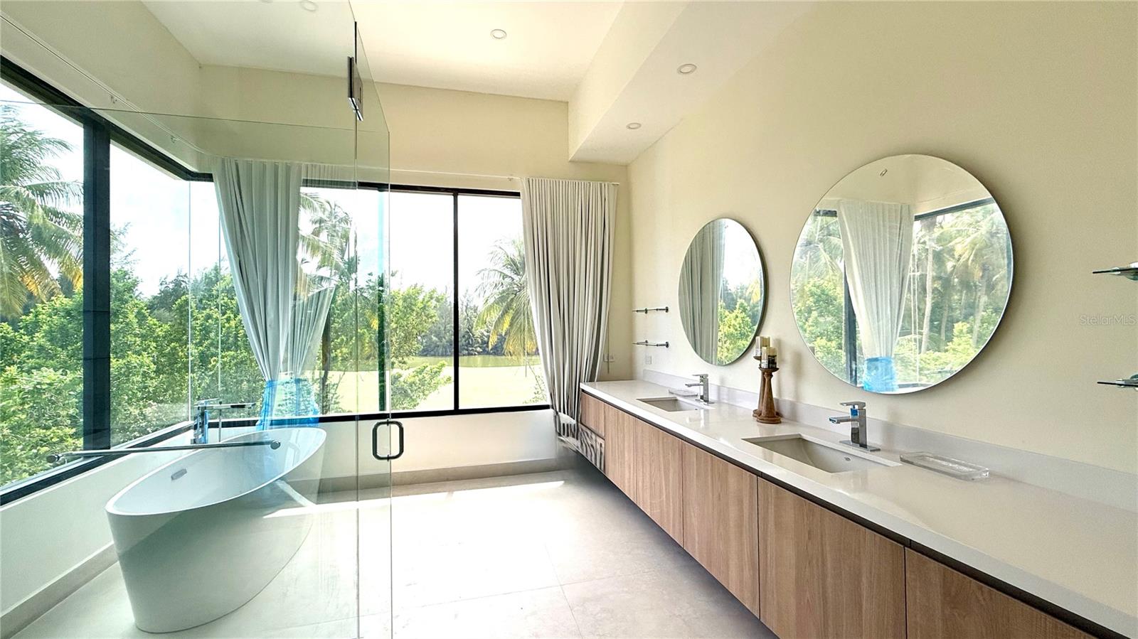 PR9104556 Property Photo