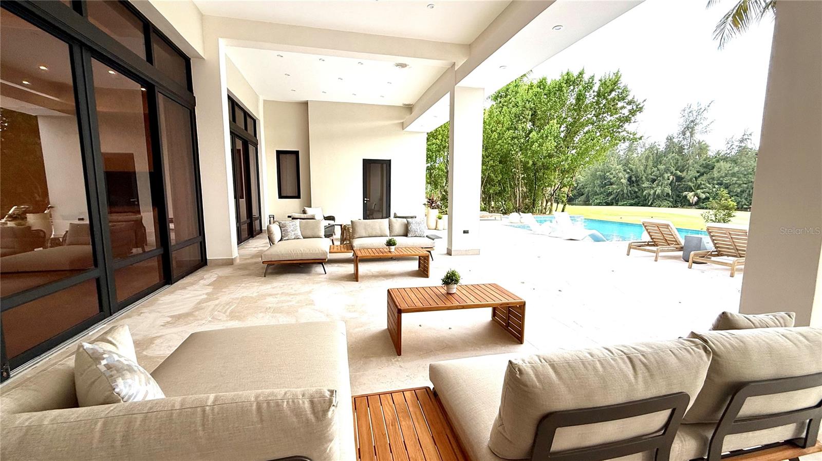 PR9104556 Property Photo