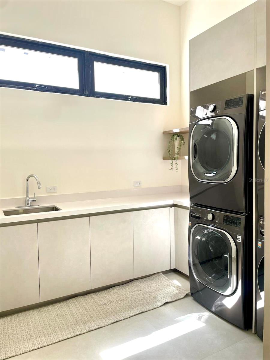 PR9104556 Property Photo