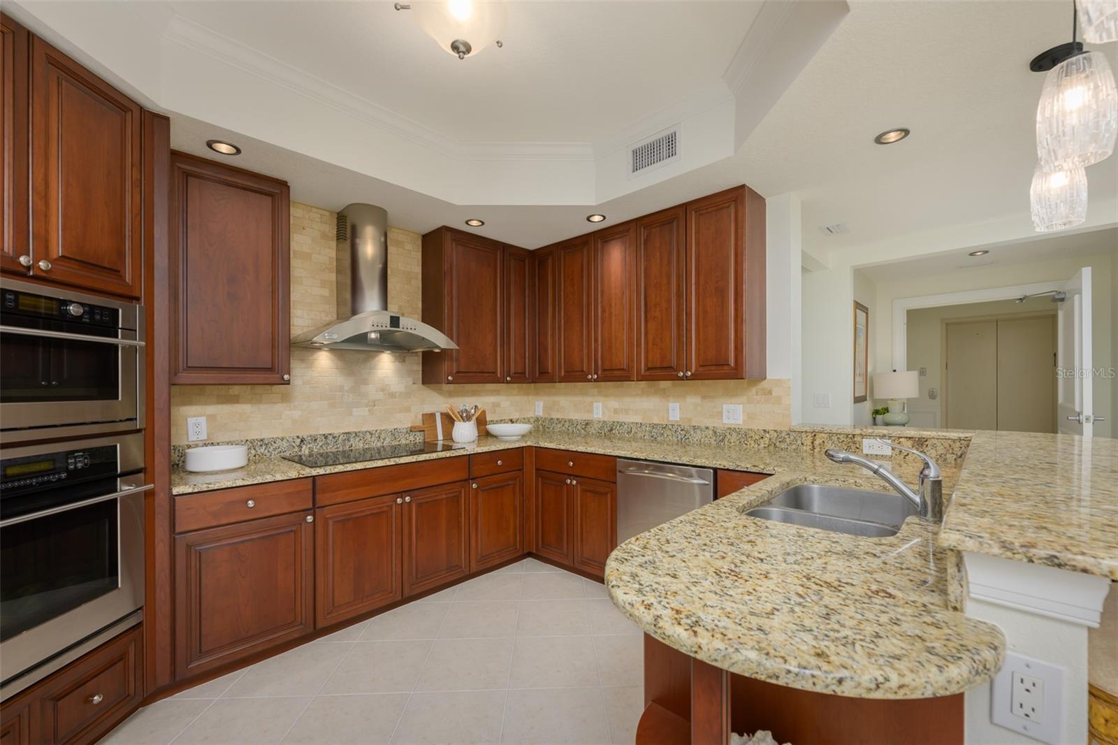 1660 SUMMERHOUSE LN #102, SARASOTA, FL, 34242