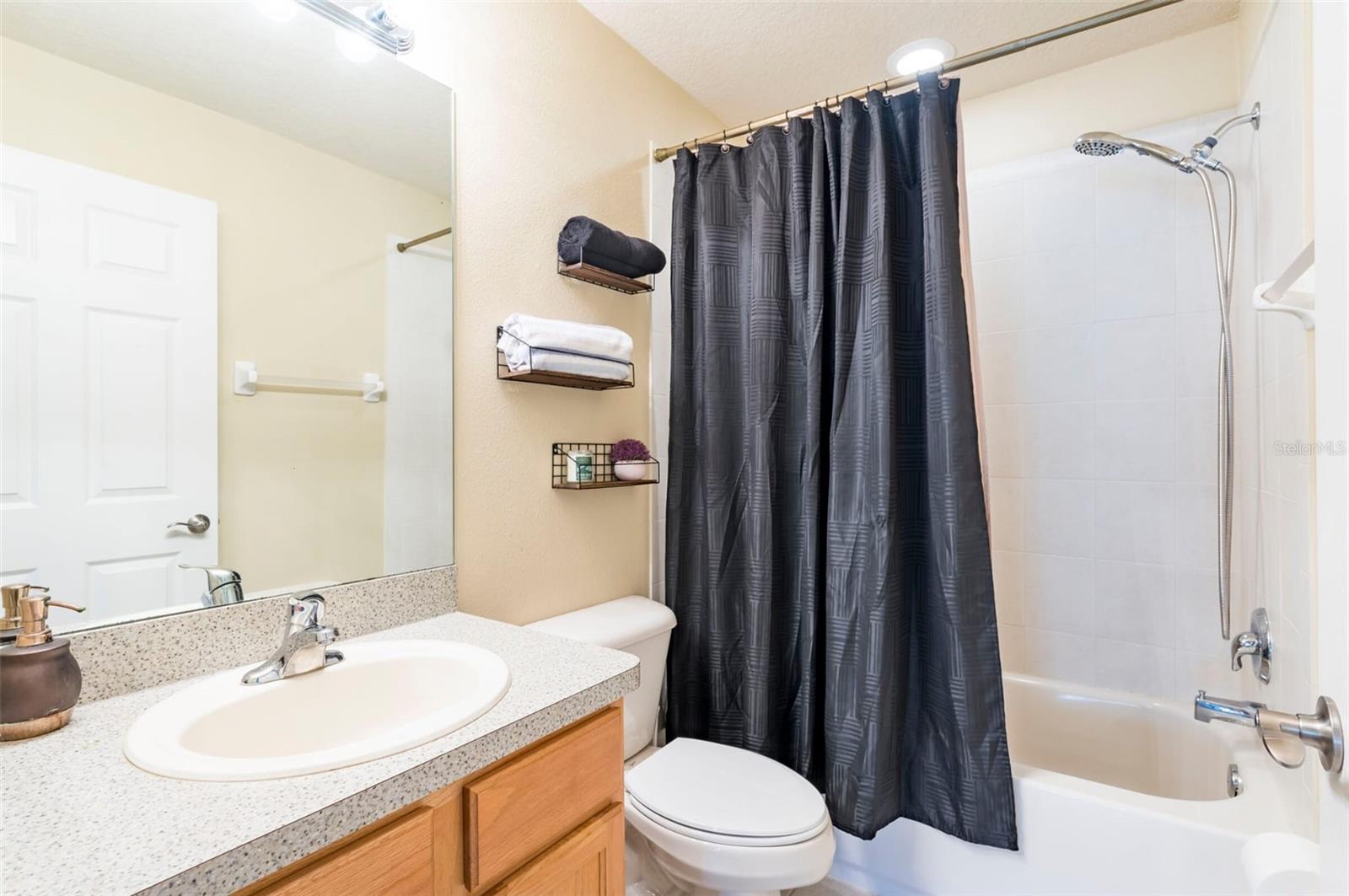 98 S HIGHLAND AVE #202, TARPON SPRINGS, FL, 34689