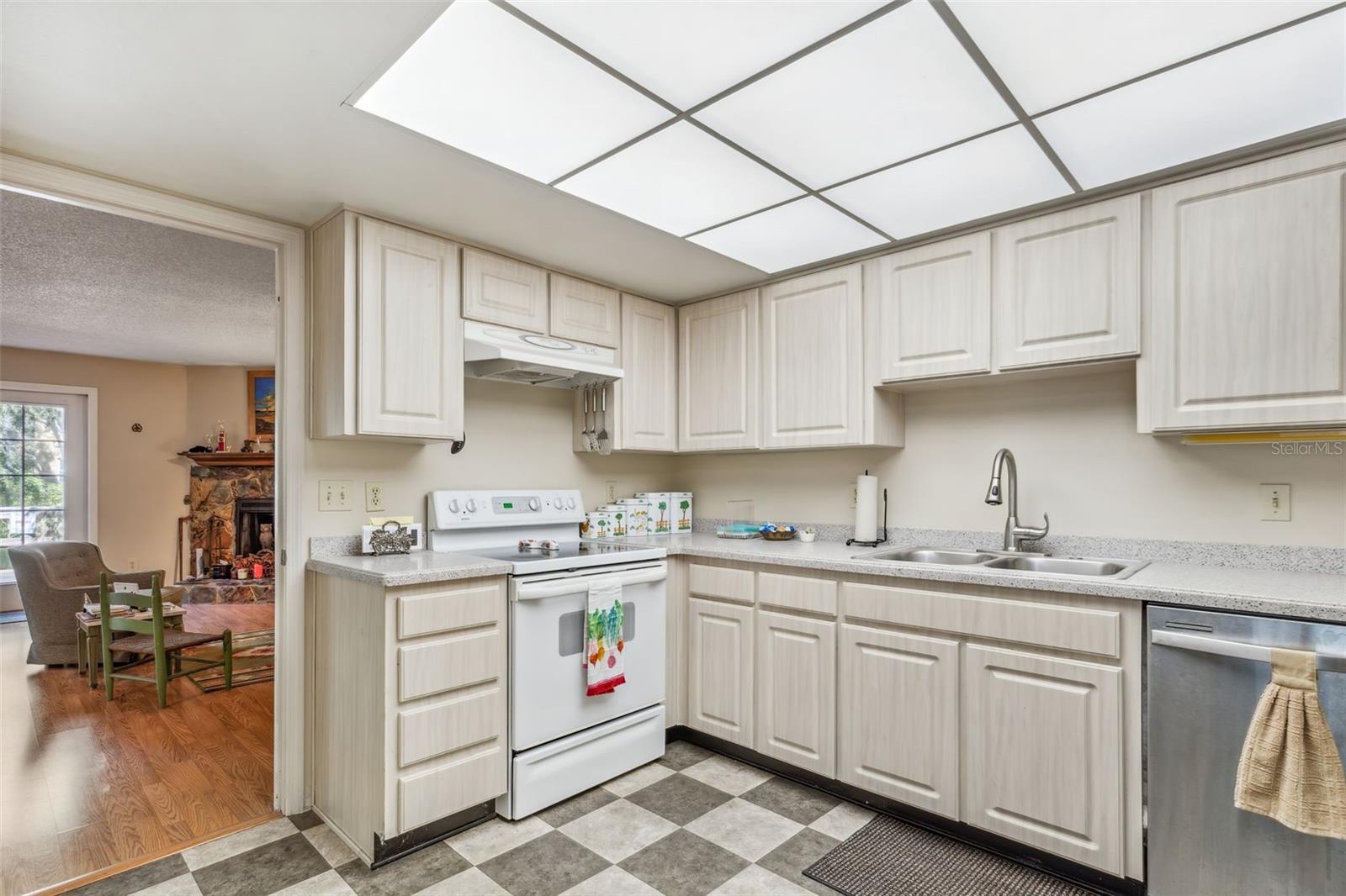 2923 W GANDY BLVD, TAMPA, FL, 33611