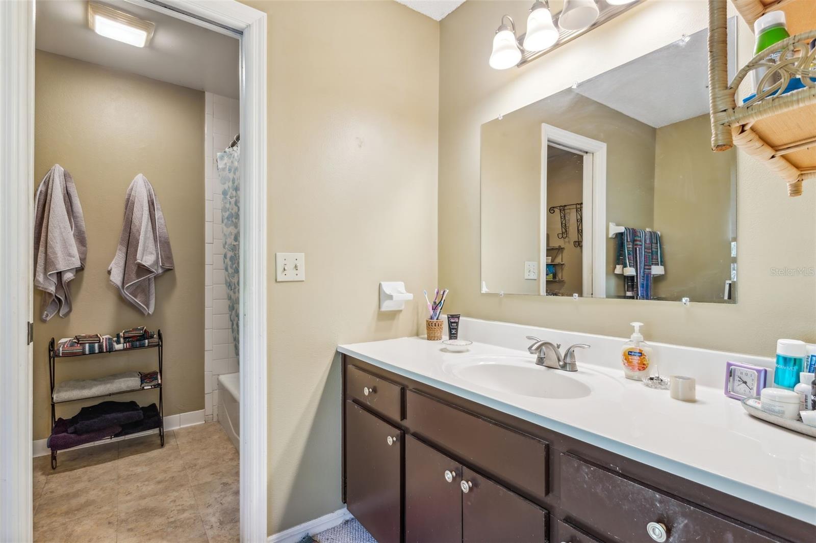 2923 W GANDY BLVD, TAMPA, FL, 33611