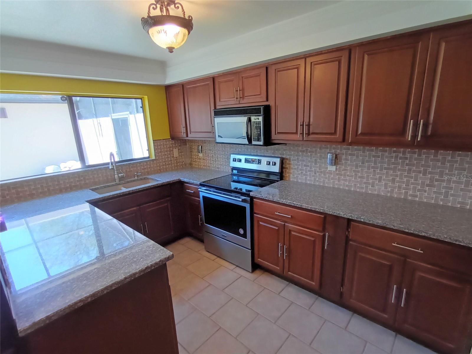 3722 GLEN OAKS MANOR DR, SARASOTA, FL, 34232